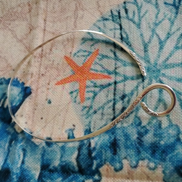 Sarda Artisan Gem Collection of Bali Sterling Silver Collar Necklace - Picture 3 of 16